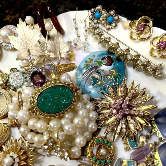 Vintage Estate Costume Jewelry 5 LB Lots, Signed And Unsigned, All wearable - Picture 11 of 16
